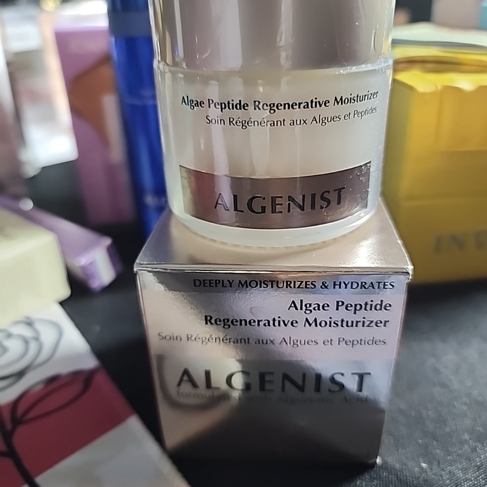 Algenist Algae Peptide Moisturizer - White and Silver